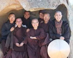 Vietnamese Buddhist nuns, do AI tạo