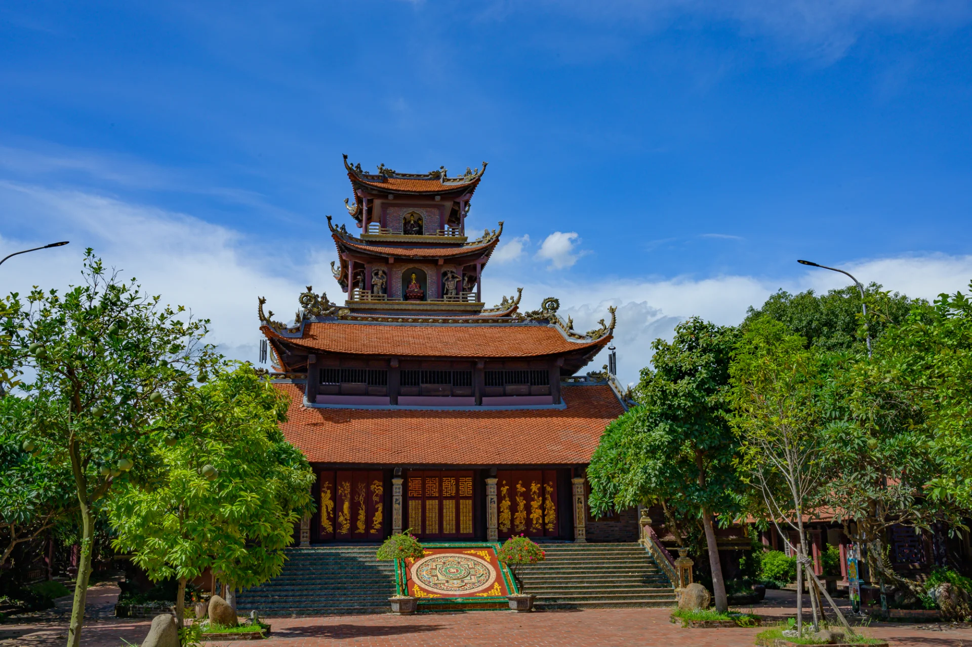 Chiêm ngưỡng vẻ đẹp Chùa Tiêu Dao, ngôi chùa gốm sứ mang đậm dấu ấn Bát Tràng